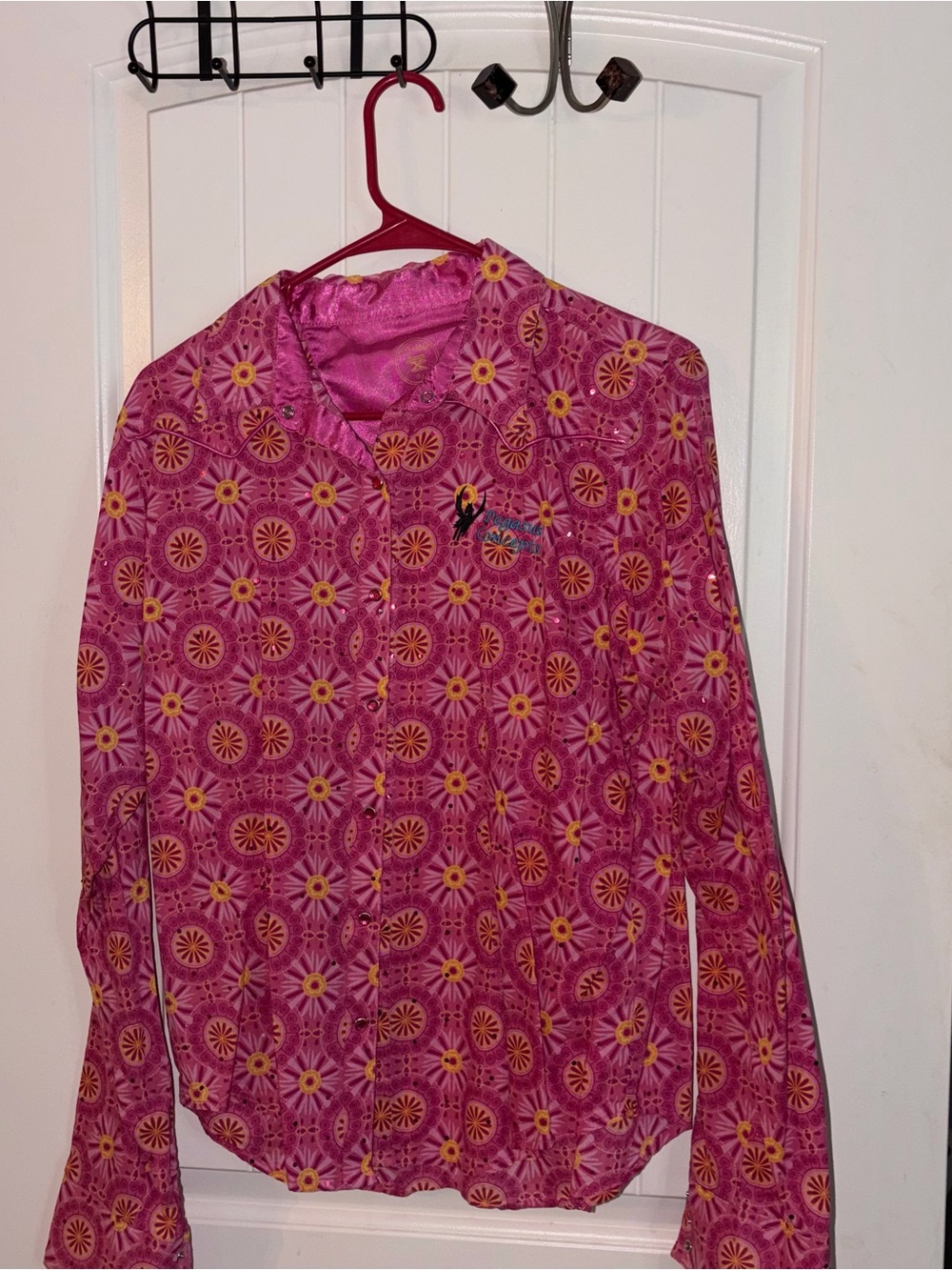 Women’s Pink Floral Button-Down Shirt with Embroidered Accent